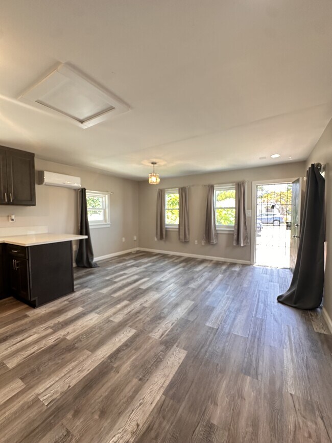 Foto del edificio - 732 Twin Oaks Ave