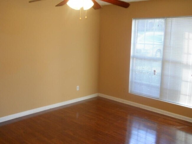 Foto del edificio - 3751 Waldrop Ln