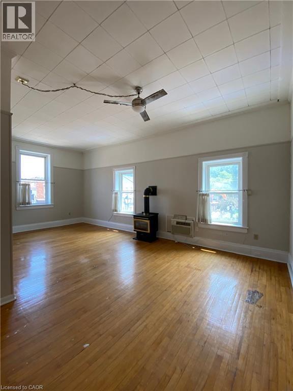 Photo du bâtiment - 32 Grand River St N