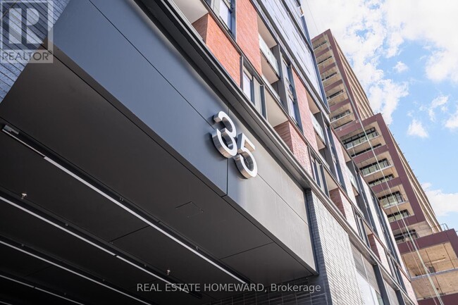 Photo du bâtiment - 35 Parliament St