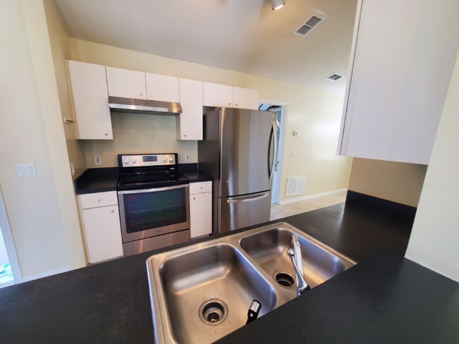 Building Photo - 705 Eagle Pointe S