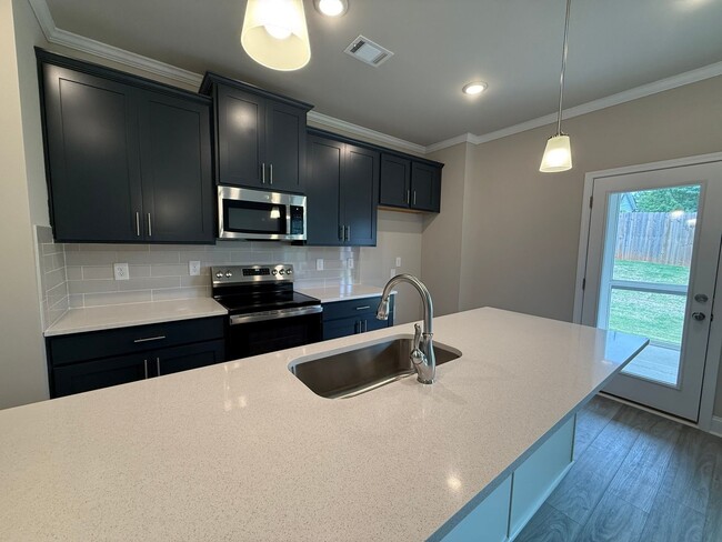 Building Photo - Spacious Brand New 4BR Townhome in Norcross