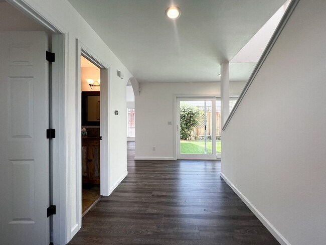 Foto del edificio - Beautifully Updated 3-Bedroom Home + Bonus Room with Private Backyard Retreat