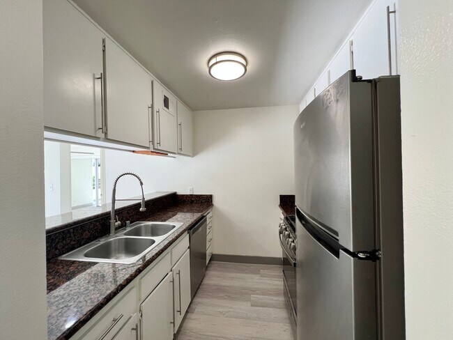 Foto del edificio - 3715 S Canfield Ave