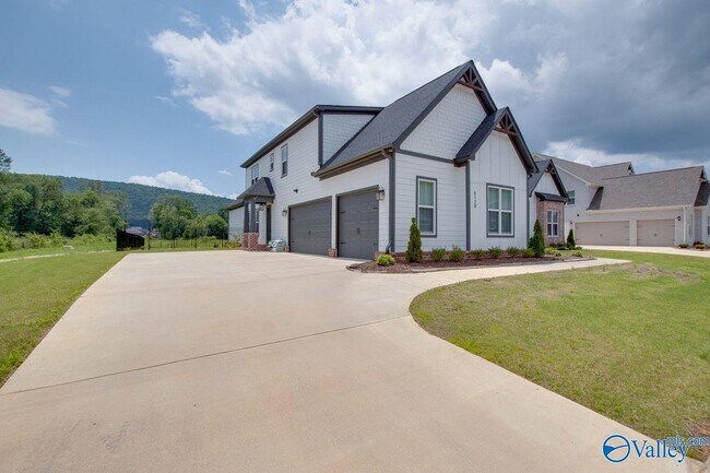 Foto del edificio - 6128 Pembrook Pond Pl SE