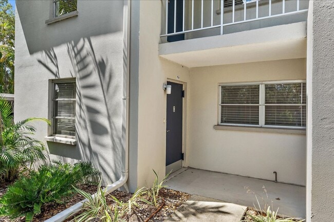 Foto del edificio - Beautifully updated 2 bed/2 bath located c...
