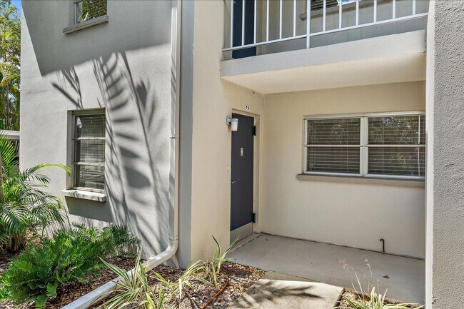 Photo - Beautifully updated 2 bed/2 bath located c... Apartment