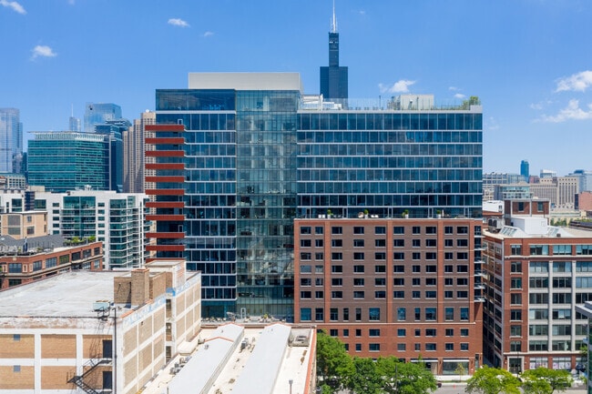 Building Photo - AMLI West Loop