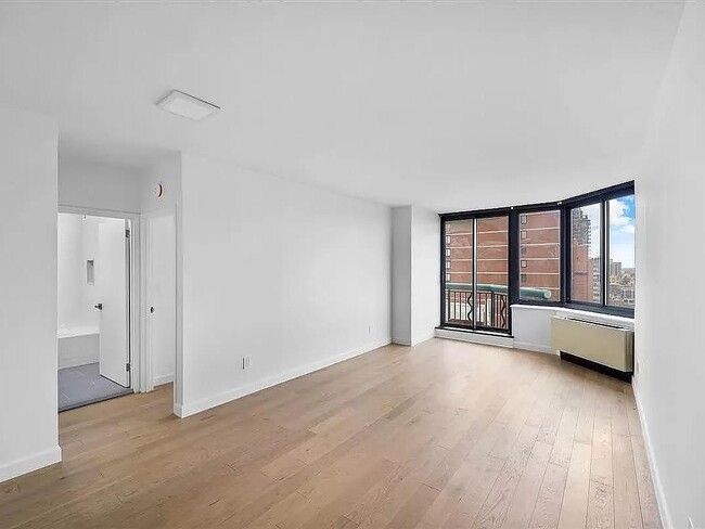 Foto del edificio - 303 E 60th St