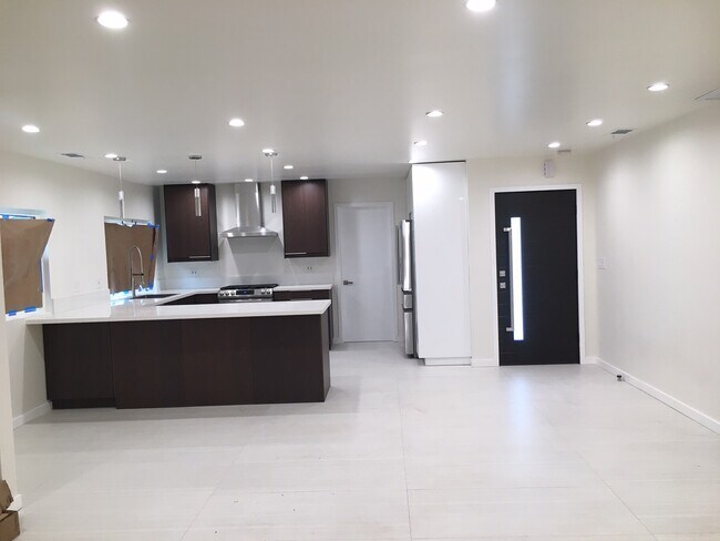 Foto del edificio - 2147 Lindale Ave