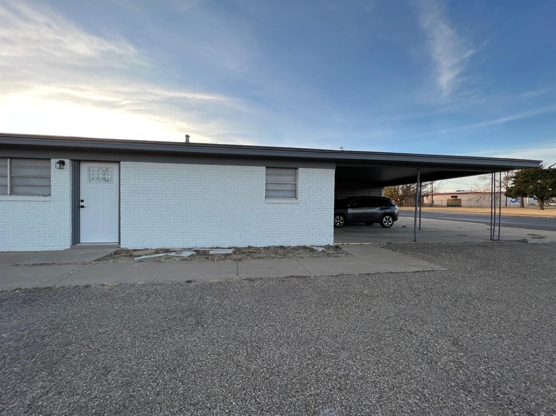 230 Hickory St, Levelland, TX 79336 Townhome Rentals in Levelland TX