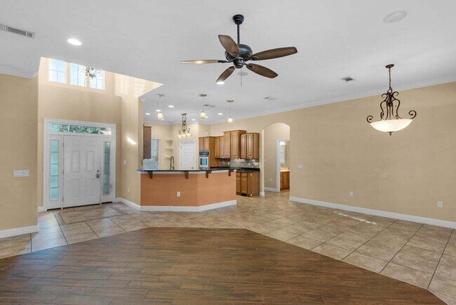 Foto del edificio - "Charming 3-Bed Oasis with Pool in Niceville!"