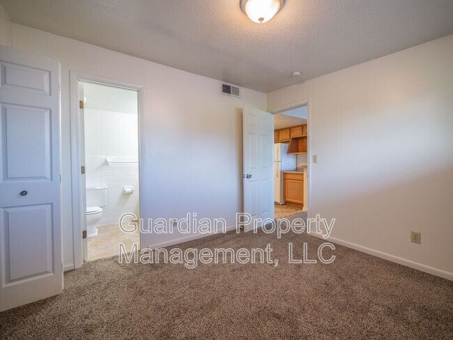 Building Photo - 1121 N College Dr