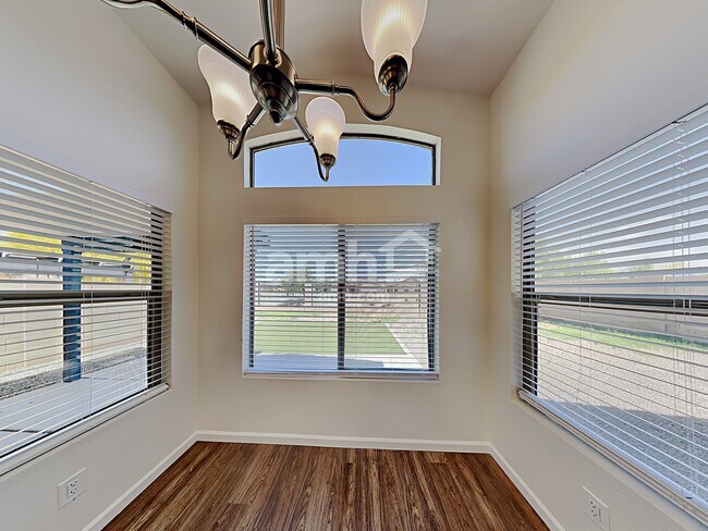 Foto del edificio - 15848 W Jefferson St