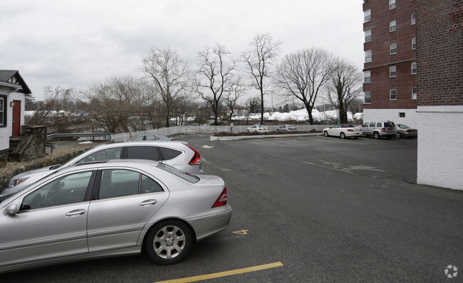 Building Photo - Pelham Pointe