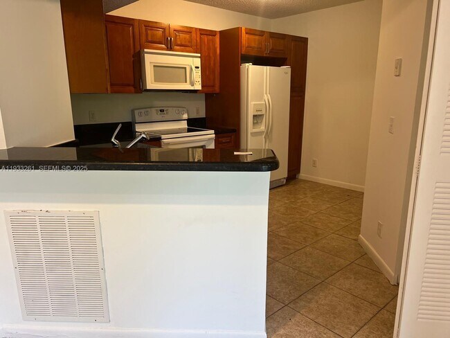 Foto del edificio - 8821 Wiles Rd