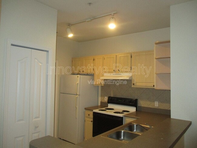 Foto del edificio - 1375 Lake Shadow Cir