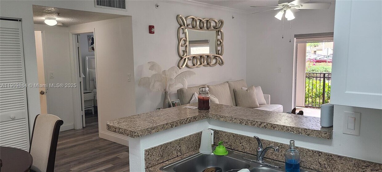 Foto principal - 220 SW 116th Ave