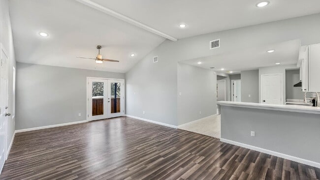 Foto del edificio - 474 Ridge Haven St