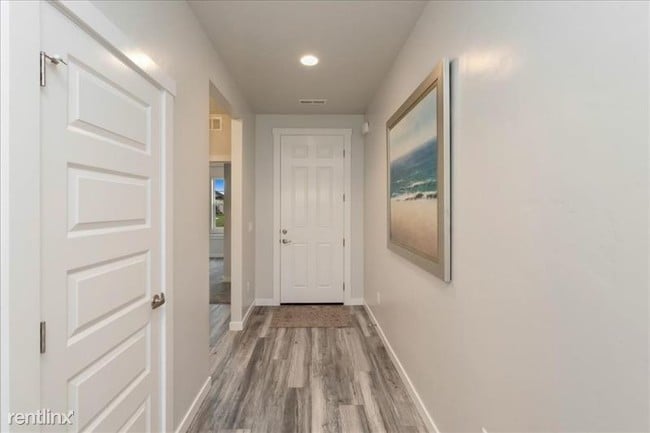 Building Photo - 3 br, 2 bath House - 4049 S Lava Springs Loop