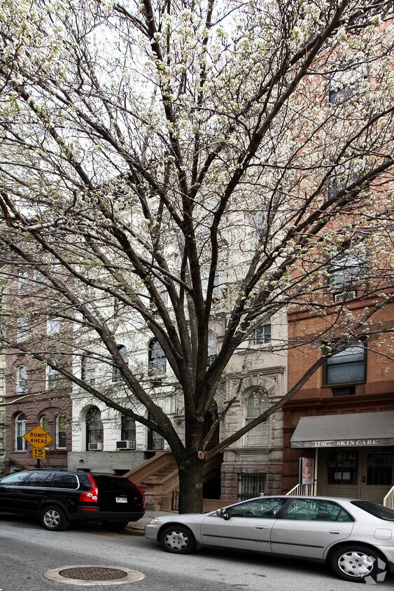 Building Photo - 109 W 77th St