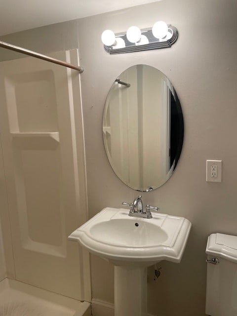 Full bath - 1126 8th St NE