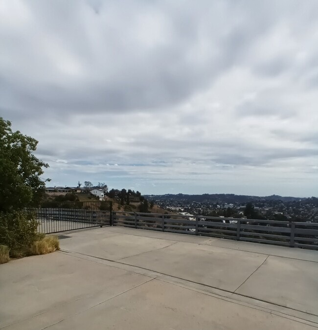 Building Photo - 1572 Silverwood Dr