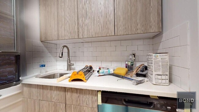 Foto del edificio - 228 E 36th St