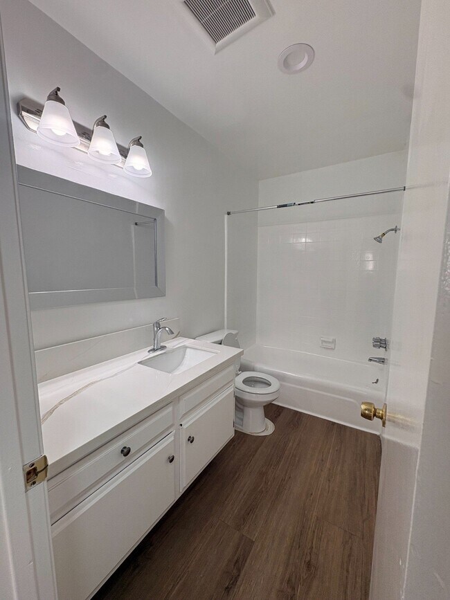 Foto del edificio - 1825 N Gramercy Pl