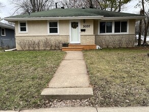 Building Photo - 3037 Dakota Ave S