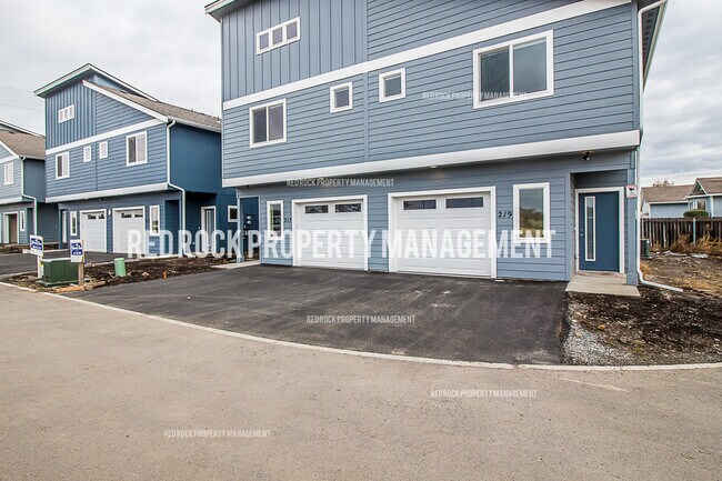 Building Photo - 319 S Woodlawn Rd