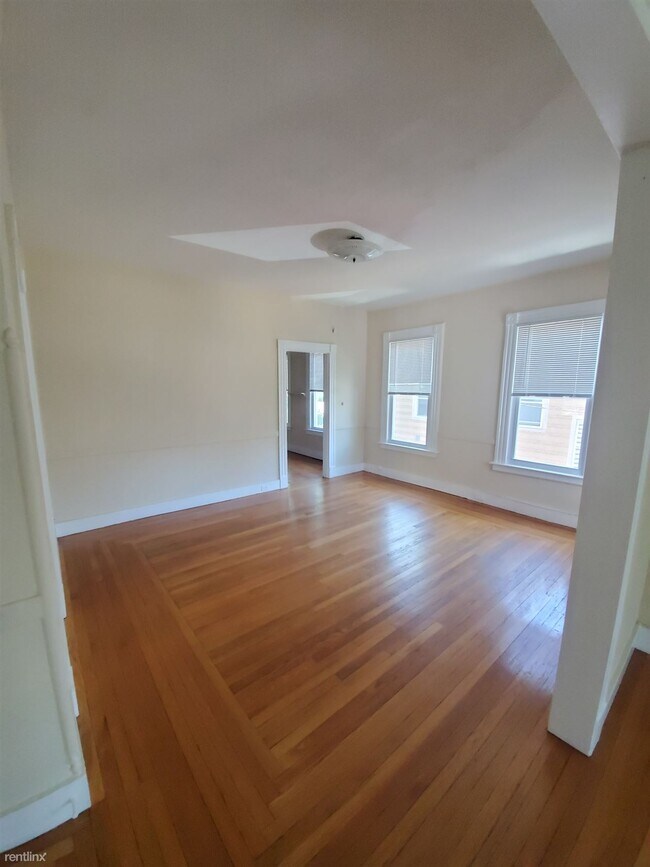 Foto del edificio - 2 br, 1 bath  - 213 Alden Ave Apt 2D Apt 2D