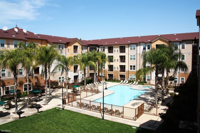 Foto del edificio - 335 E Barstow Ave