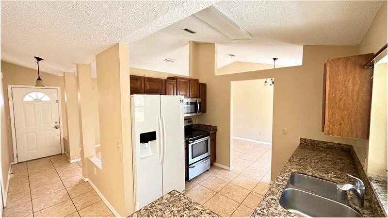 Building Photo - 1425 SW Gastador Ave