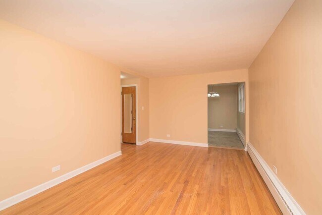 Building Photo - 2718 W Farragut Ave