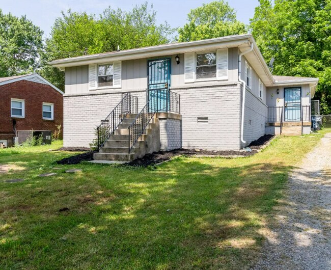 Side - 4135 Edwards Ave