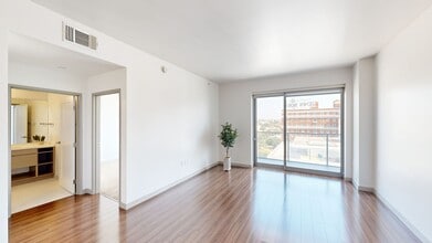 Interior Photo - 3033 Wilshire