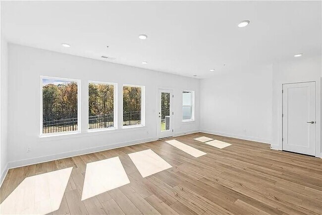 Building Photo - 186 Redbud Rd