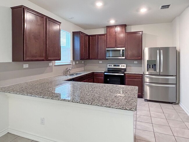 Foto del edificio - Open-Concept Converse Home with Loft + Covered Patio