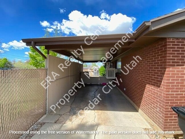 Building Photo - Move-In Discount!  3 Bedroom 2 Bath Single Family Home