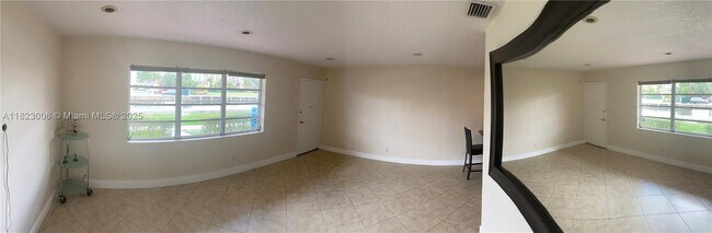 Foto del edificio - 3923 NE 166th St