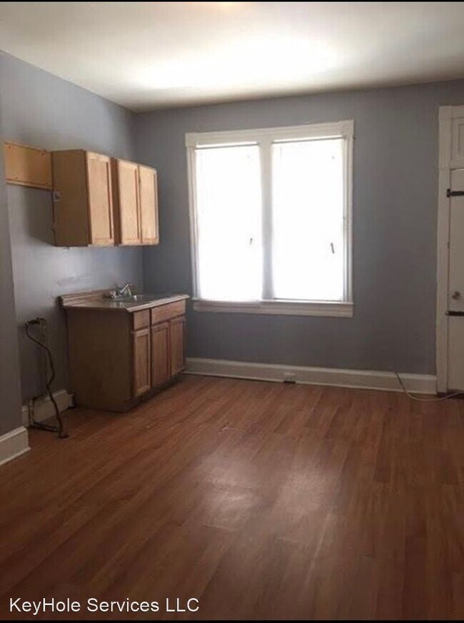 Building Photo - 3 br, 1 bath House - 619 N. Pulaski St