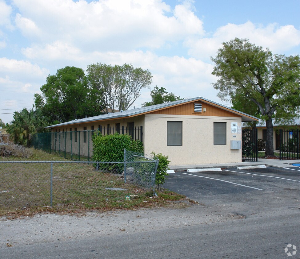 Foto principal - 627-629 NW 10th Ave