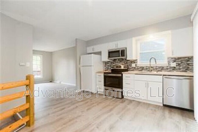 Building Photo - 1423 E Haven Ln