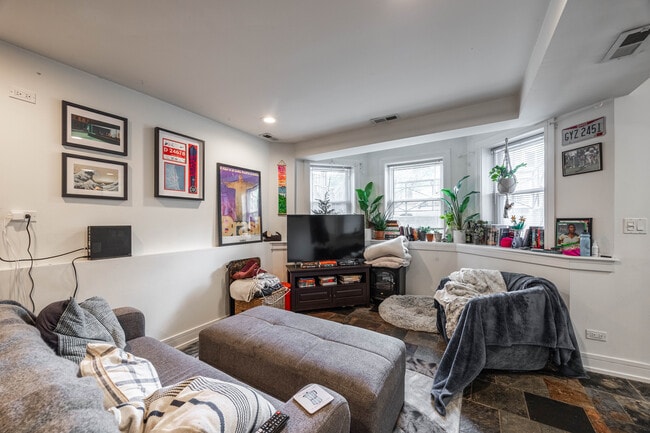 Foto del edificio - 3023 N Oakley Ave