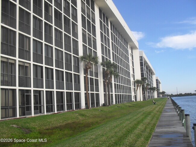 Foto del edificio - 250 S Sykes Creek Pkwy