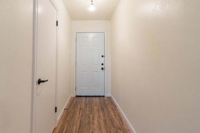 Building Photo - 12927 Spring Branch Dr