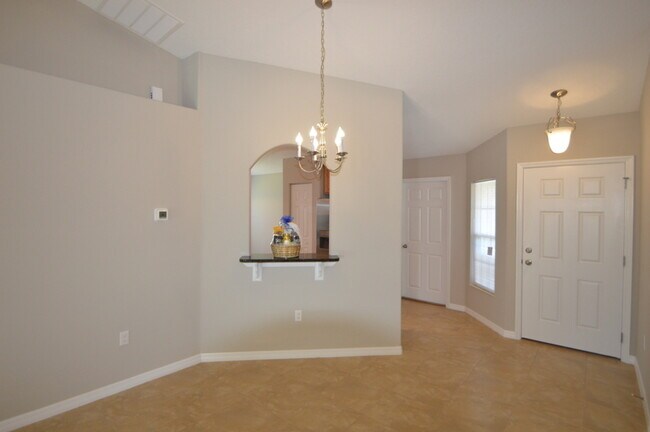 Foto del edificio - 10 Lytton Ln