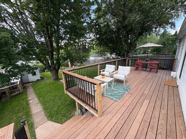 Building Photo - 4112 Gladstone St