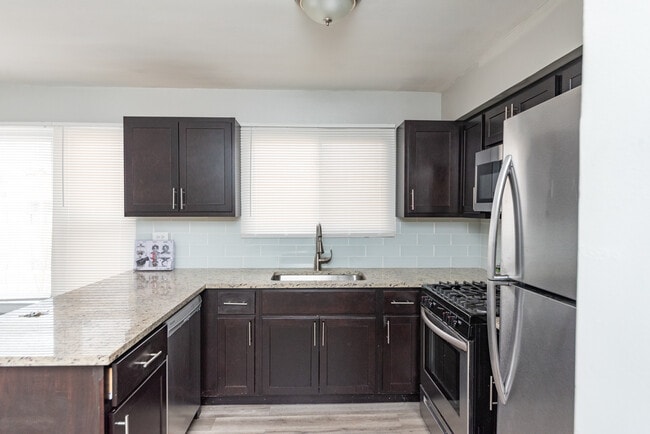 Building Photo - 3058 N Kostner Ave